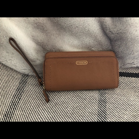 Coach Handbags - COACH wristlet wallet